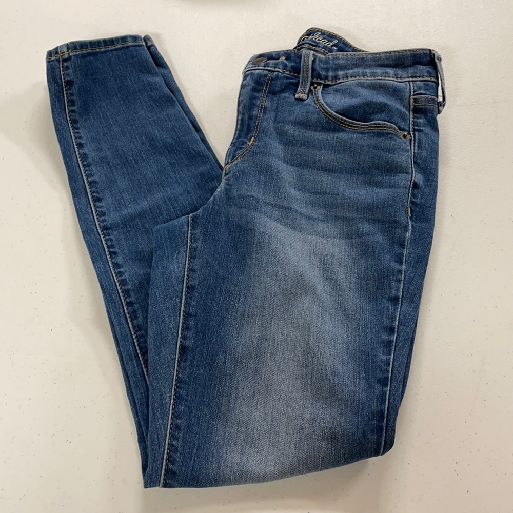 Universal Thread Mid Rise Skinny Jeans 2/26R